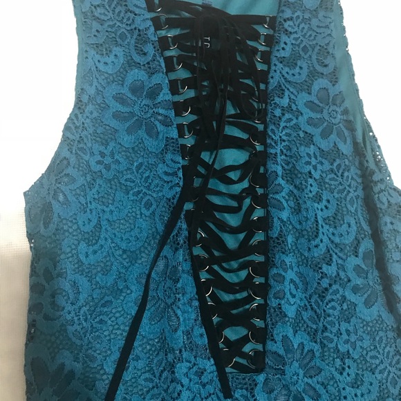 Classy  lace up up dress - Picture 4 of 5